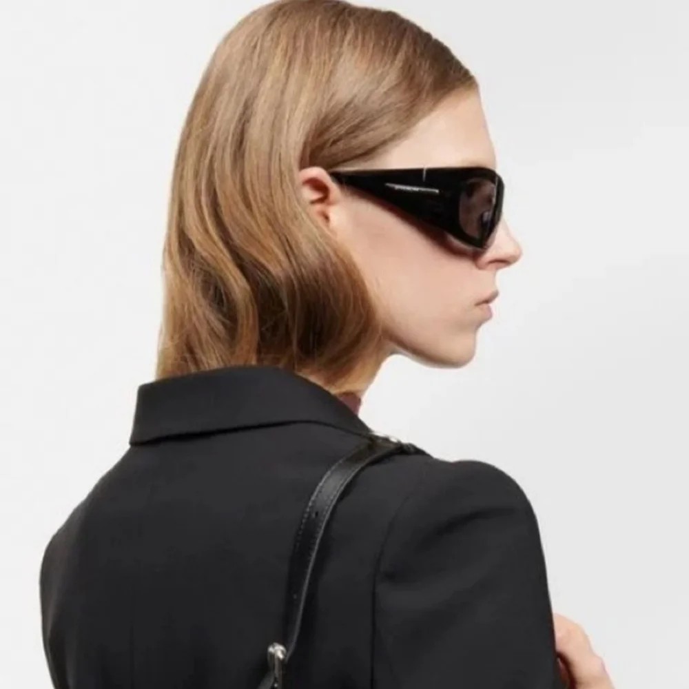 GIVENCHY GV40033U Oval Mask Sunglasses In Shiny Black/Smoke - Picture 2 of 10